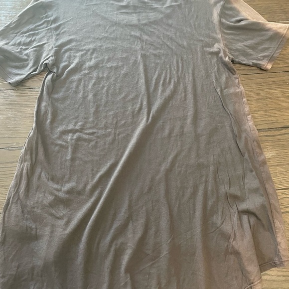 Sun & Shadow tee with gold foil design - Picture 7 of 9